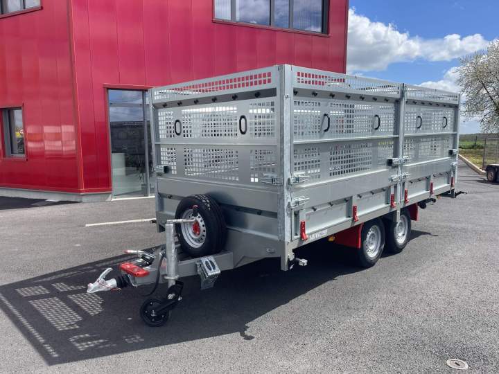 Plateau avec réhausses grillagées