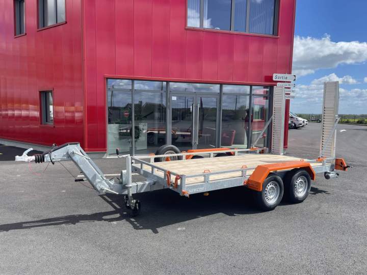 Porte engin avec timon articulé