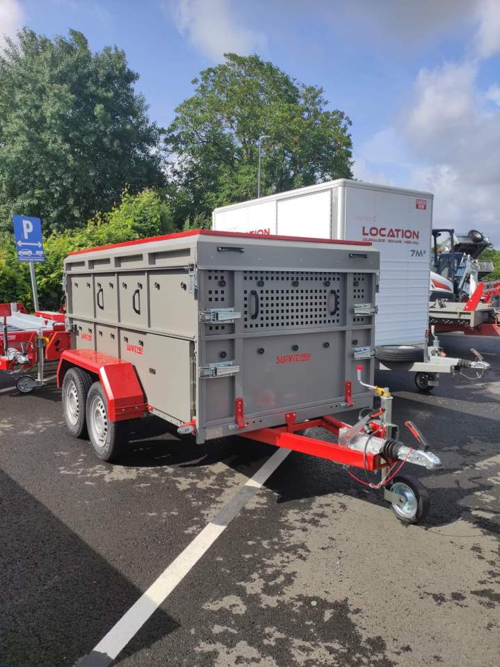 Remorque SPRO avec capot, porte latérale et porte pont arrière